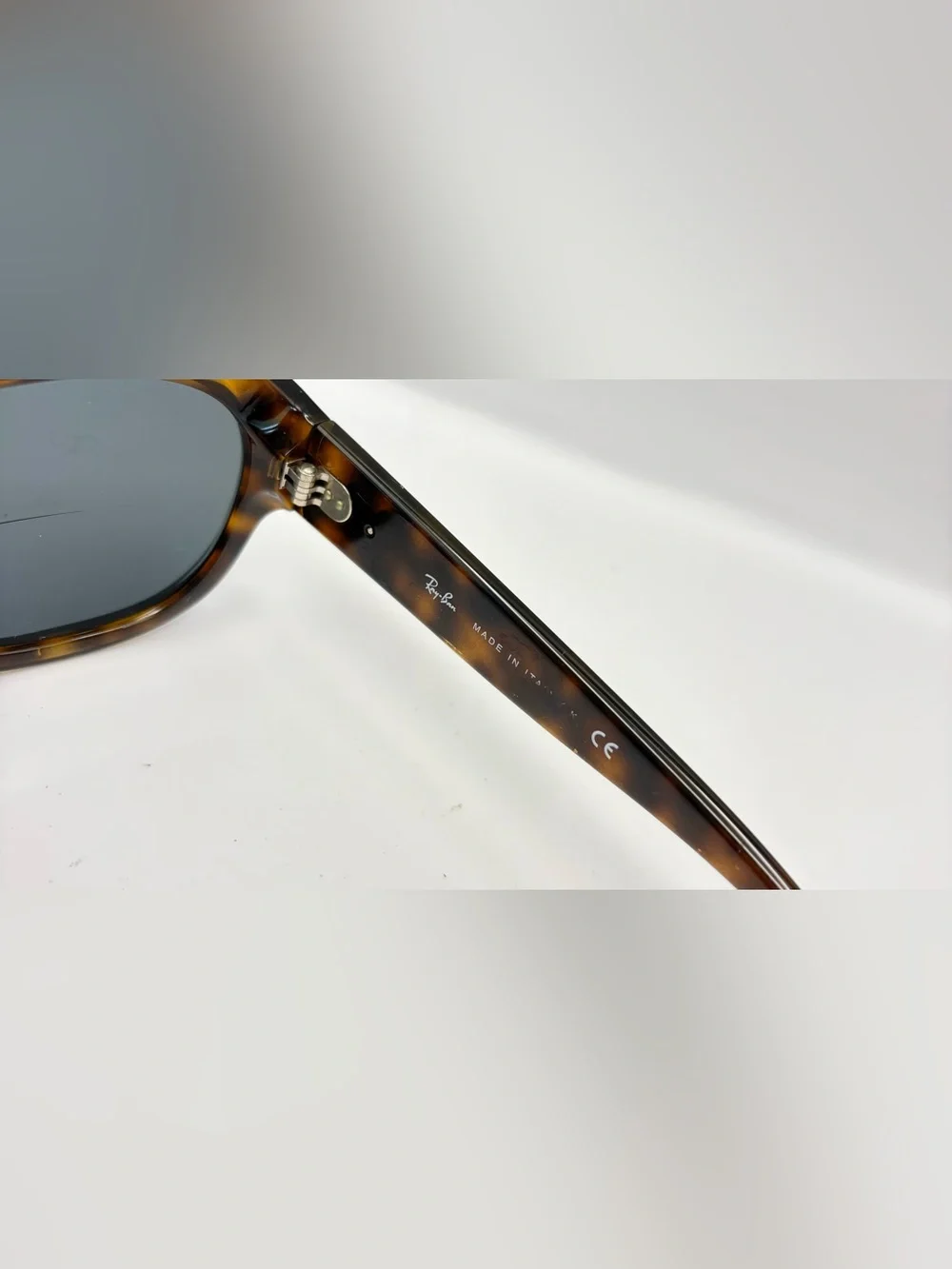 Ray-Ban listing pair